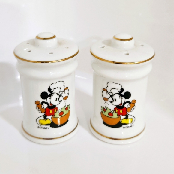 Vintage Mickey Mouse Walt Disney Salt and Pepper Shakers - Picture 3 of 12